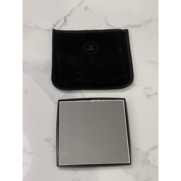 AUTHENTIC CHANEL VIP Gift Single Sided 3”x3” Purse Mirror with Velveteen Pouch - Picture 2 of 3
